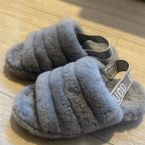 UGG Fluff Slides - Picture 1 of 3
